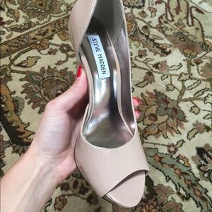 Steve Madden nude peep toe pumps