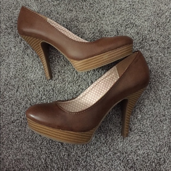 Unlisted brown heels, never worn!! - Picture 2 of 3