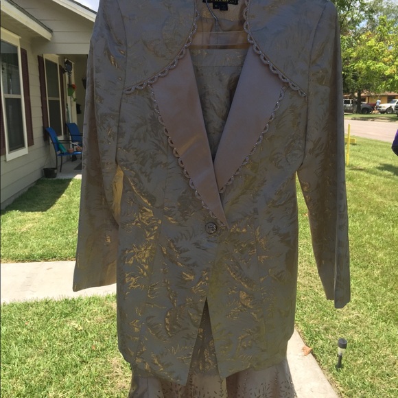 DaVinci Skirt Set - Picture 3 of 4