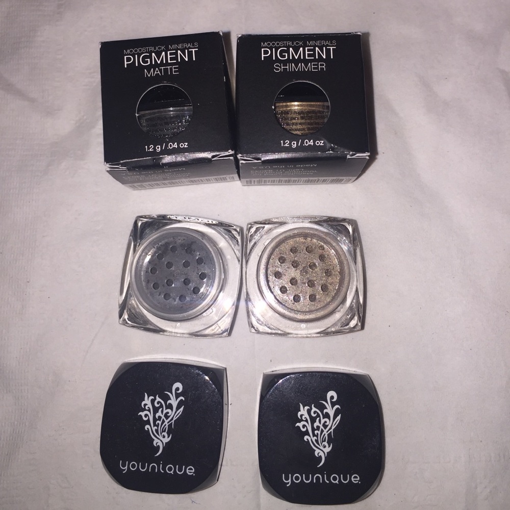 Younique mood struck minerals pigment eyeshadow