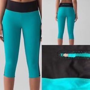 Lululemon Teal Capri pants