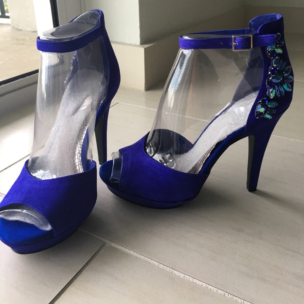 Brand new Gianni Bini blue heels