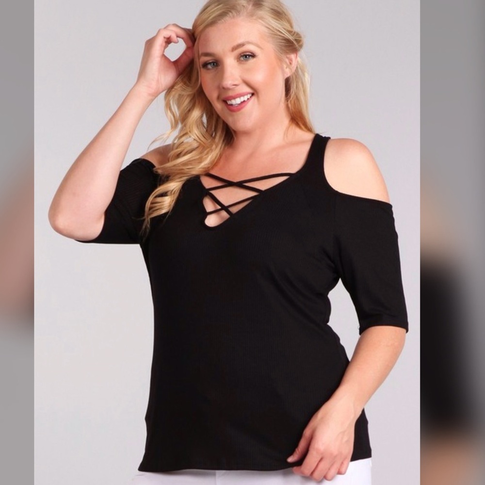 CLOSET CLOSING!!🦋🦋Flirtatious Crisscross Top🦋🦋