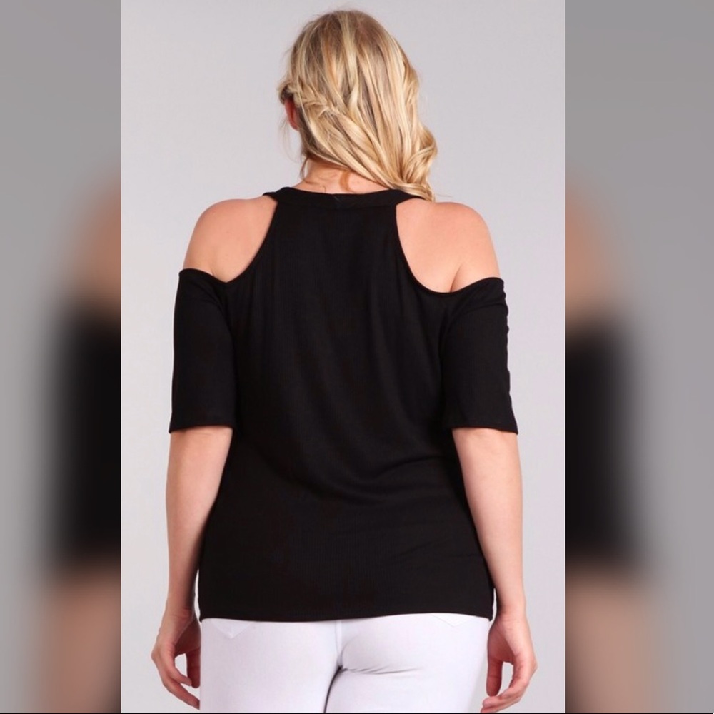 CLOSET CLOSING!!🦋🦋Flirtatious Crisscross Top🦋🦋 - Picture 3 of 4