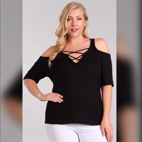 CLOSET CLOSING!!🦋🦋Flirtatious Crisscross Top🦋🦋 - Picture 2 of 4