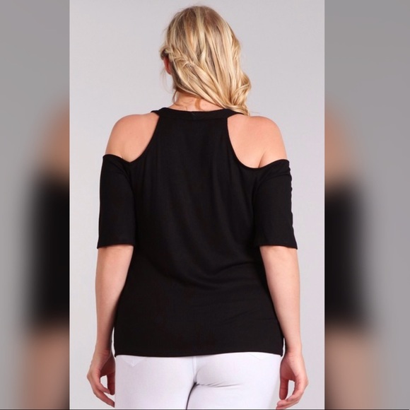 CLOSET CLOSING!!🦋🦋Flirtatious Crisscross Top🦋🦋 - Picture 3 of 4