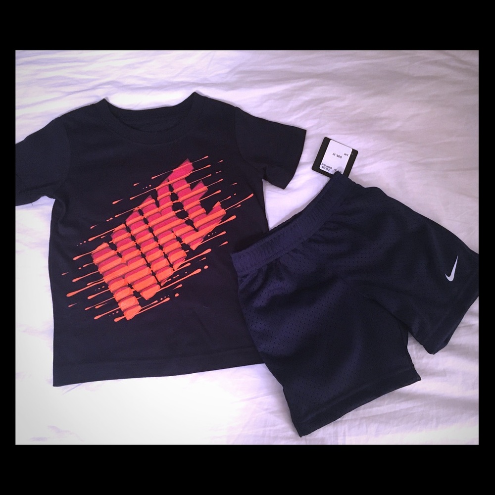🎉HP 9/14🎉 NWT NIKE ATHLETIC SET✔️