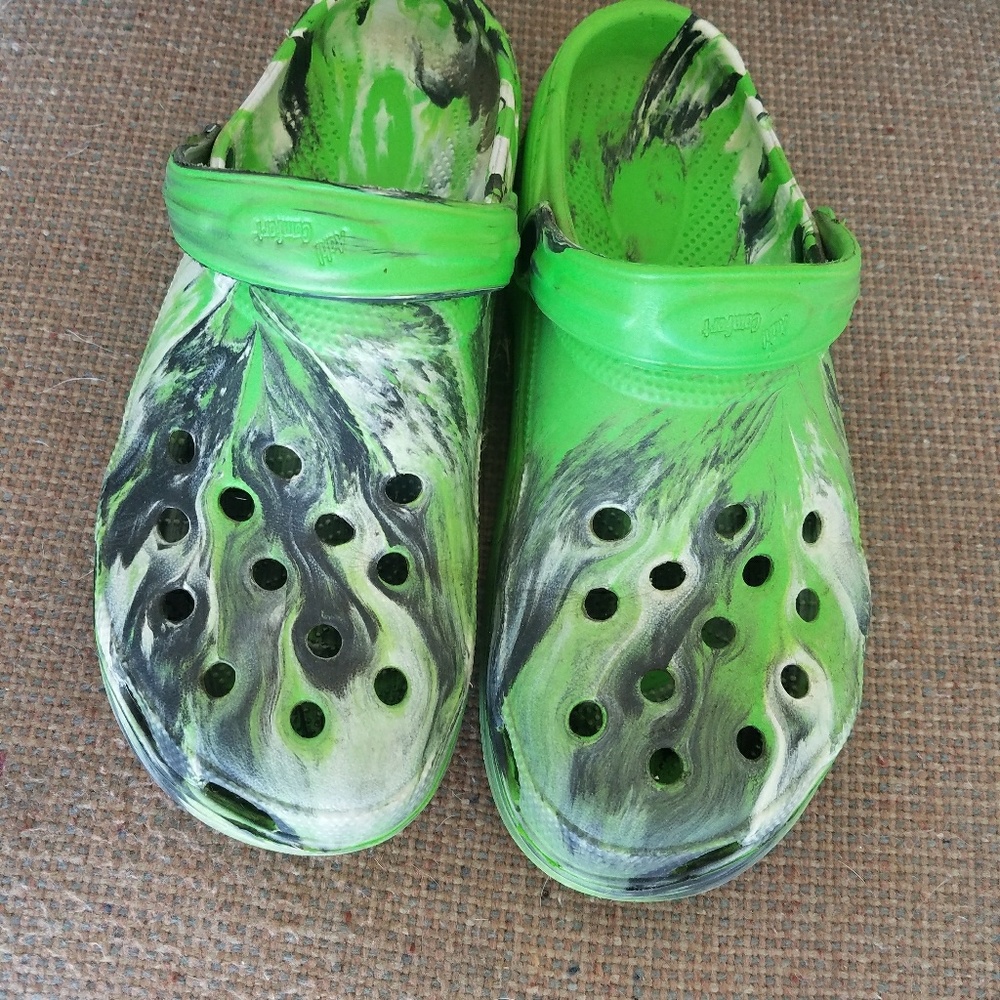 Rubber shoes(NOT CROCS) slightly used,
