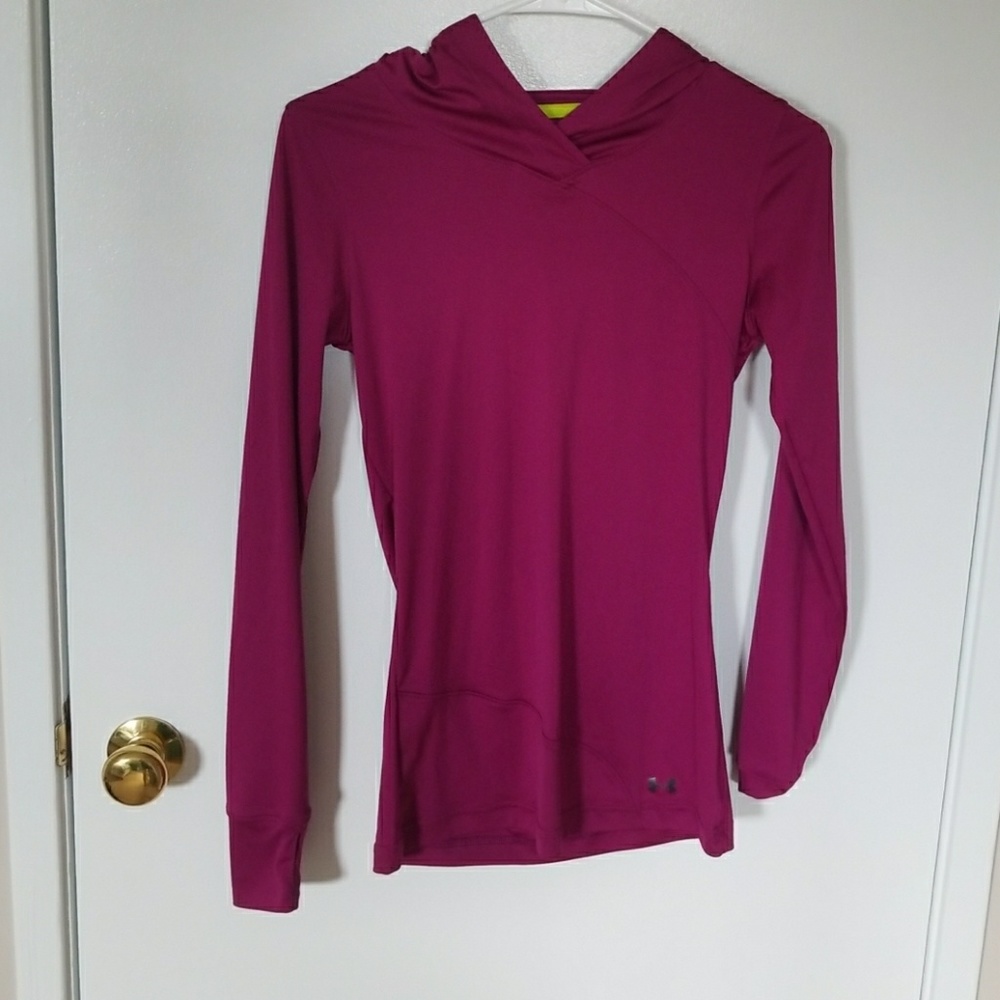 MUST SELL! Under Armour Fitted Heat Guard small