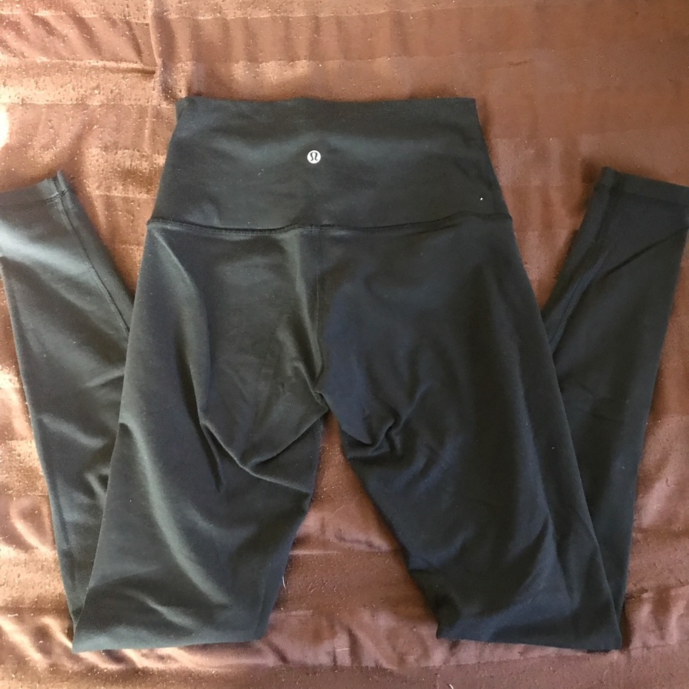 Lululemon Wunder Under Pant size 8!