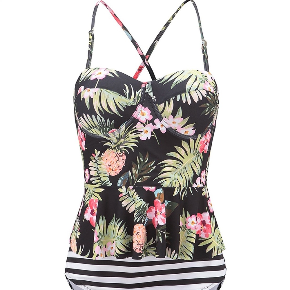 🖤NWT Peplum floral tankini top
