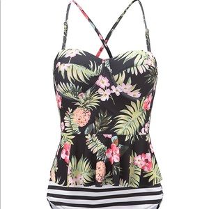 🖤NWT Peplum floral tankini top