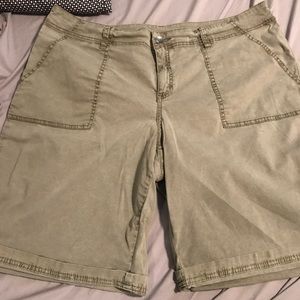 Women’s Lane Bryant Green Cargo Shorts