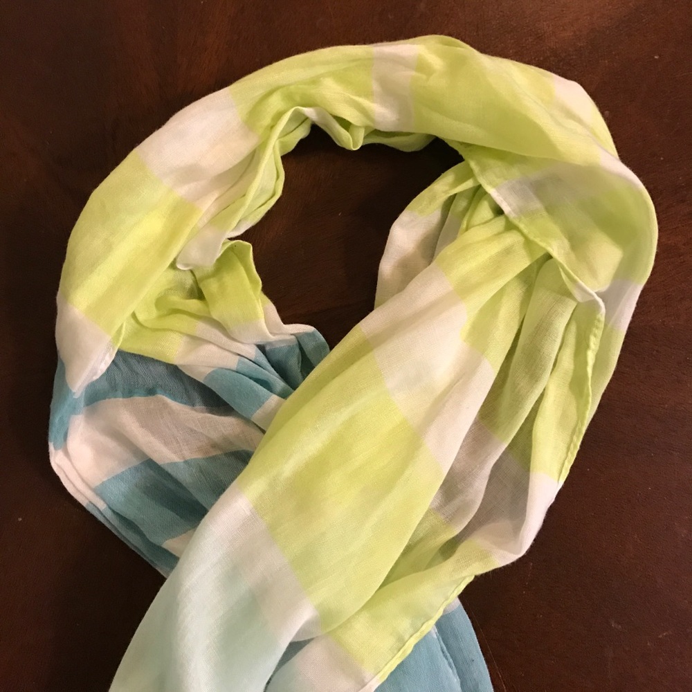 Beautiful Scarf - Picture 2 of 3