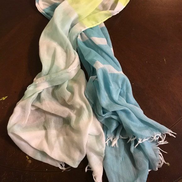 Beautiful Scarf - Picture 3 of 3
