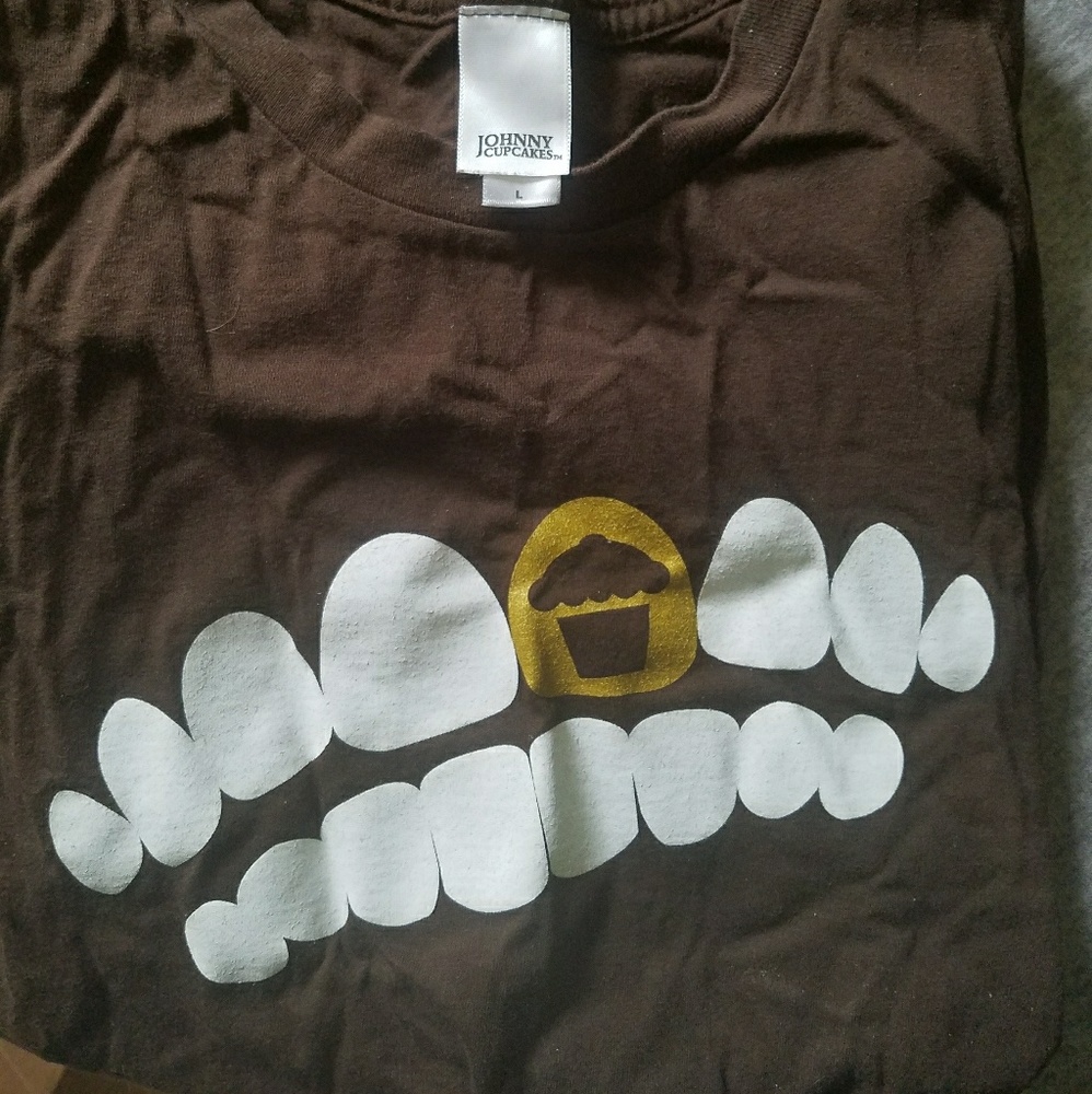 Johnny Cupcakes women's shirt small/m