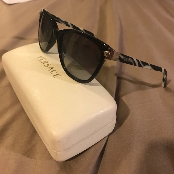 Versace sunglasses - Picture 2 of 6