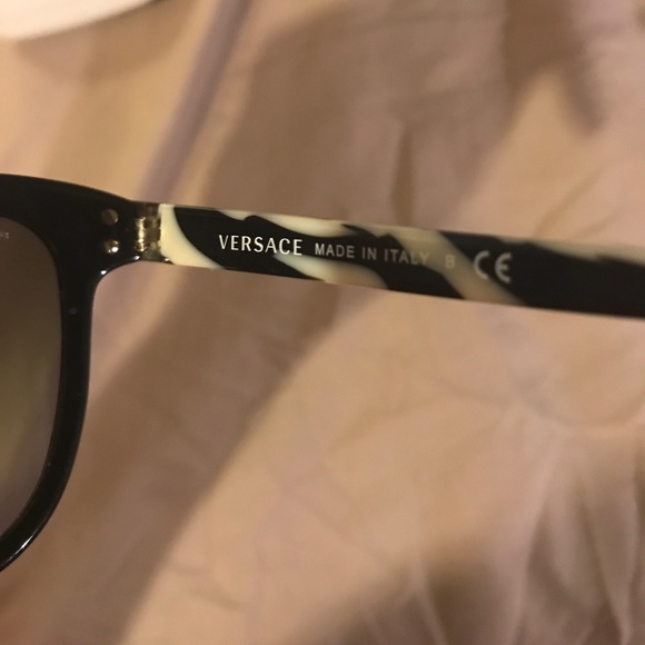 Versace sunglasses - Picture 3 of 6