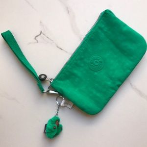 Kipling clutch