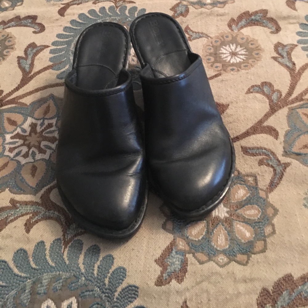 Bjorn slip on clogs, black. Size 8.