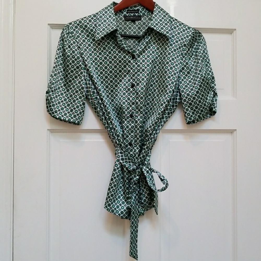 Short Sleeve Stylish Blouse - Size M