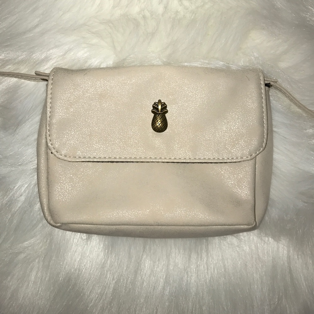 Small over the shoulder purse 👛😍