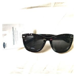 NWT 🎉 Women's Sunglasses