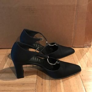 Black Heels with Gold chain!