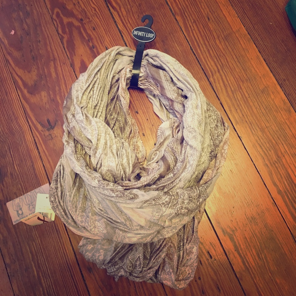 NWT Infinity Loop Scarf