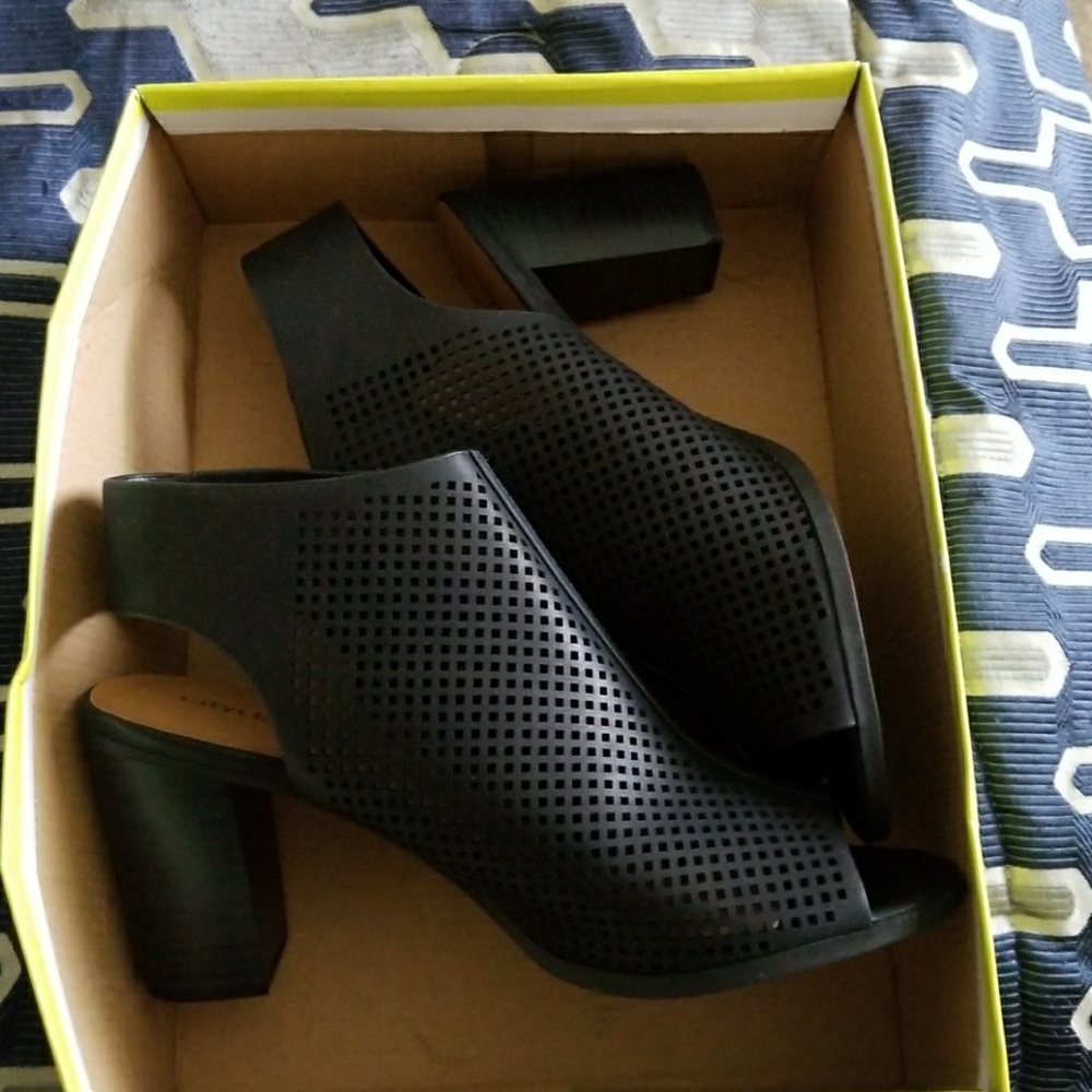 Caged Laceup Stacked Block Heel