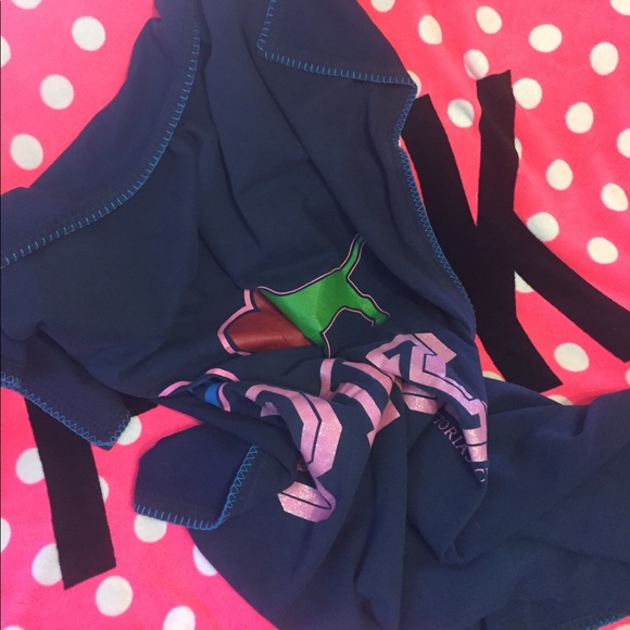 ⭐️💕VS PINK💕⭐️RARE VINTAGE THROW💙💚🎉 - Picture 2 of 6