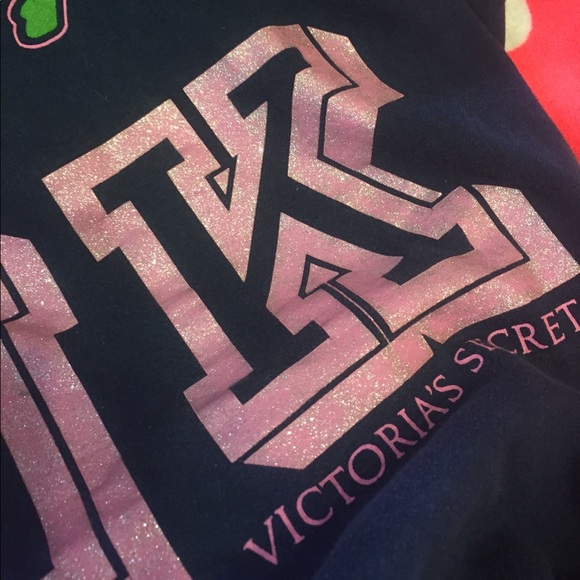 ⭐️💕VS PINK💕⭐️RARE VINTAGE THROW💙💚🎉 - Picture 4 of 6