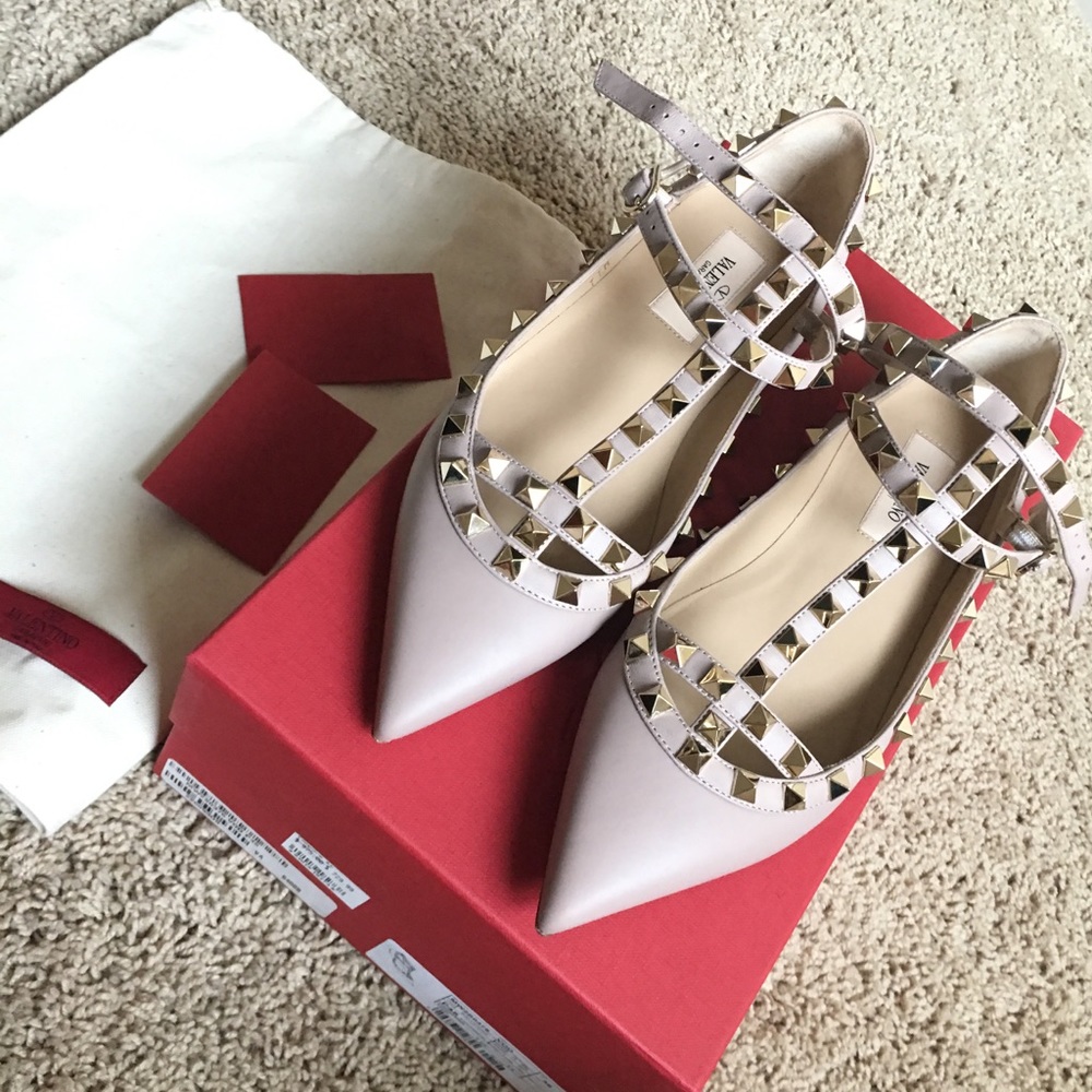 Cute👍🏼 Nude Valentino Rockstud Flats ankle strap