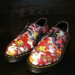 NWOT Dr. Martens Floral 1461