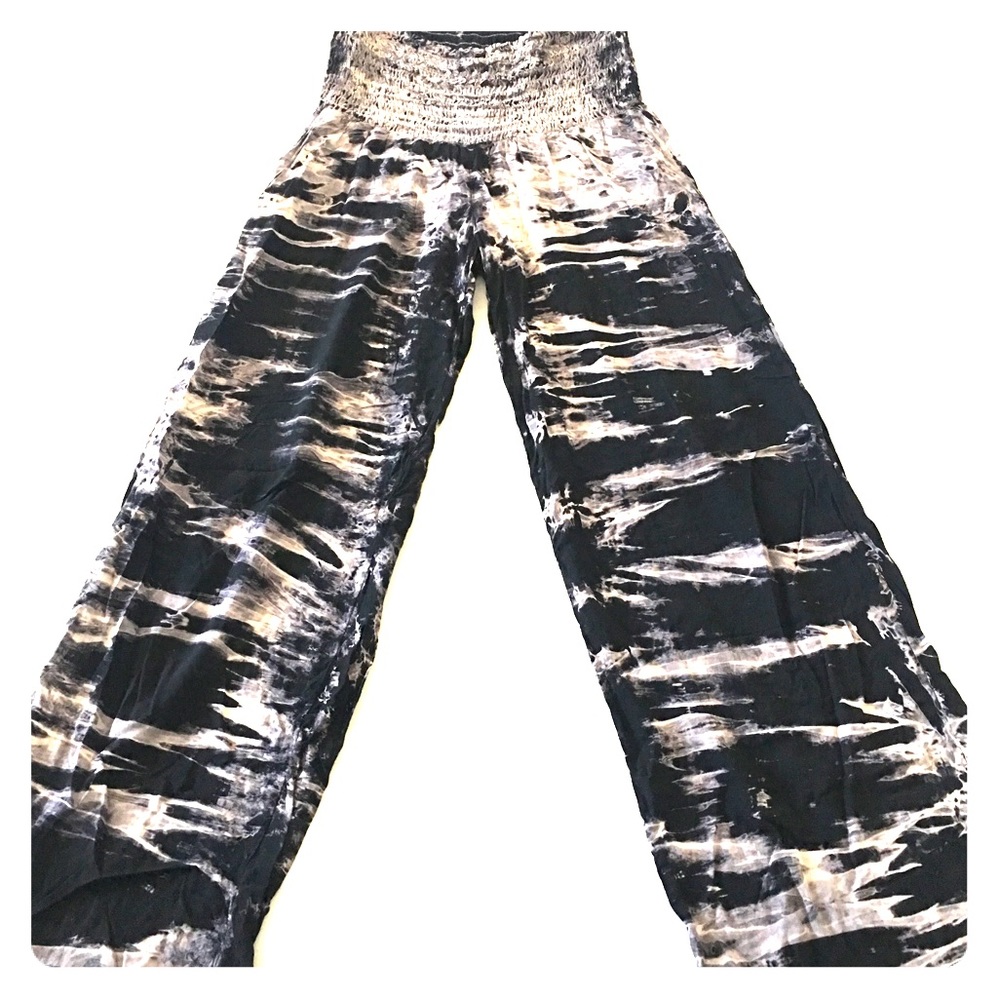 Tie dye, wide leg, flowy pants.