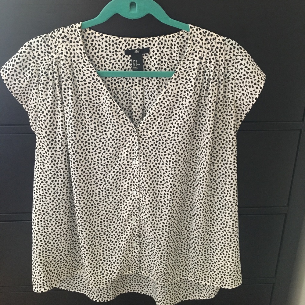Black and white loose v-neck top