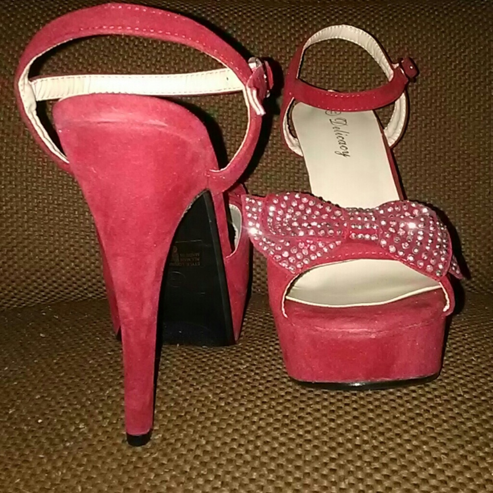 Delicacy red bow pumps