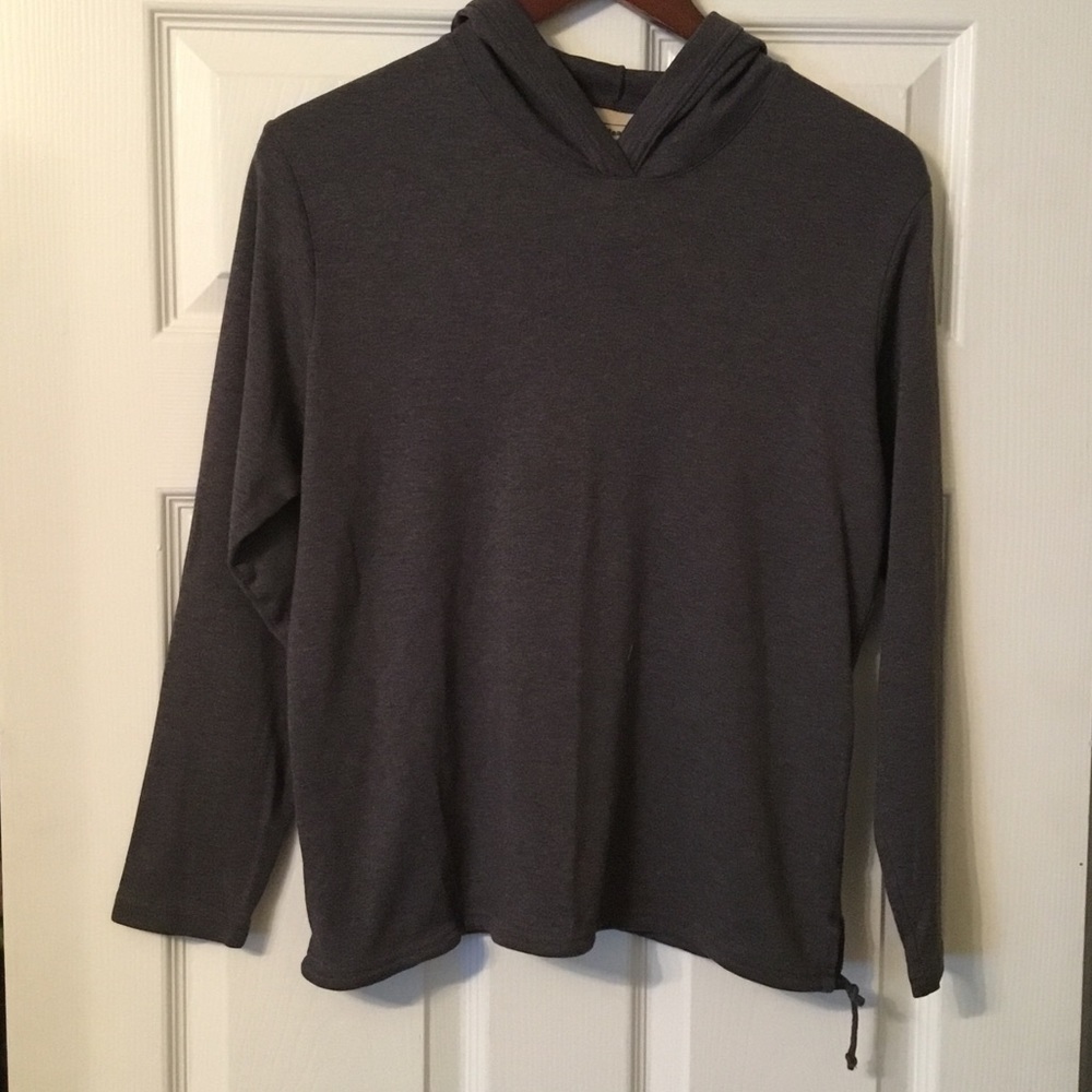 L.L.Bean Gray Long Sleeved Hooded Work Out Shirt