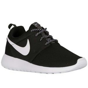 8.5 Mens Nike Roshes