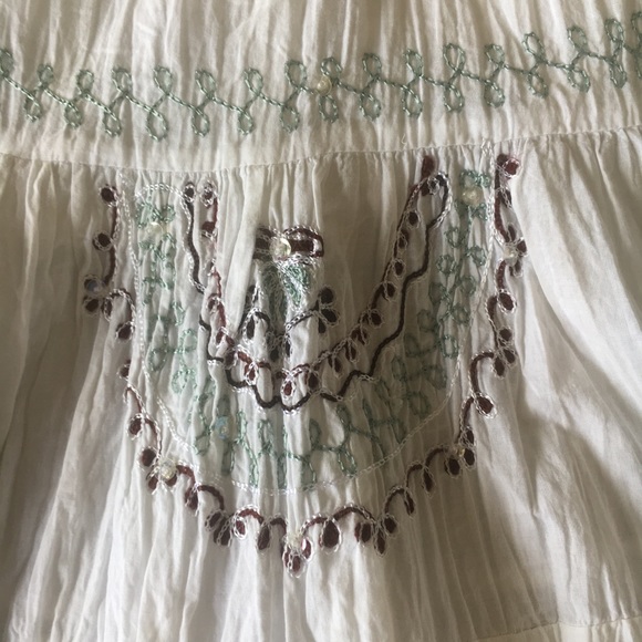 Long white skirt with embroidery - Picture 2 of 3