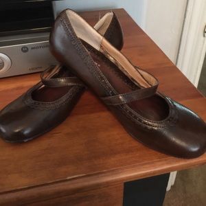 MUDD MARY JANES SIZE 71/2 worn once! Brown cute!!!
