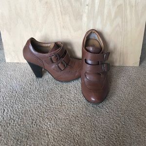 Brown heels w/ buckles