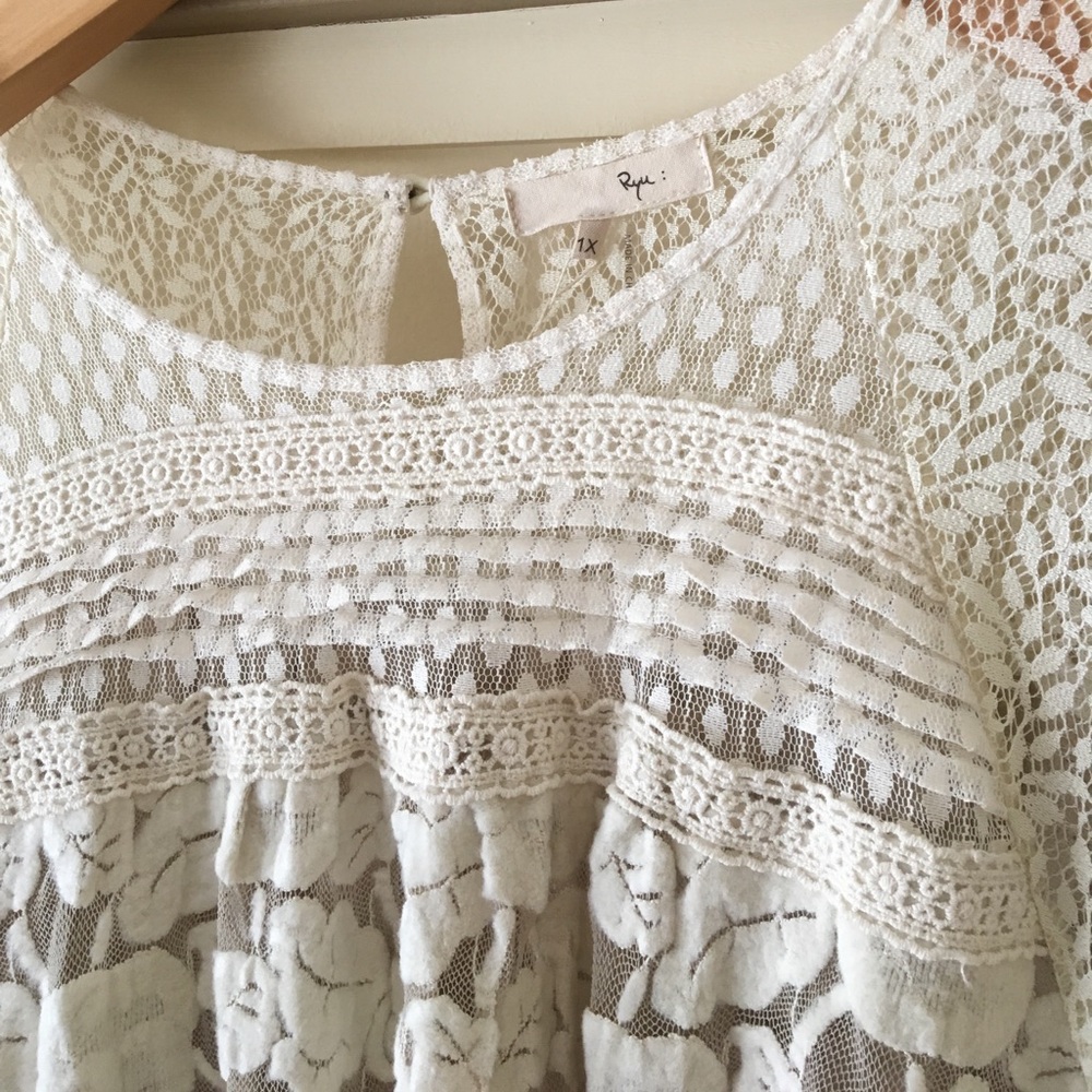 Lace top - Picture 3 of 3