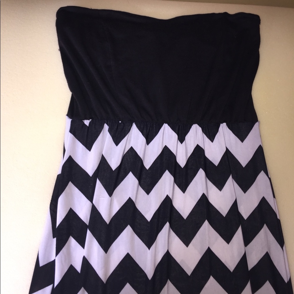 Long chevron black and white dress!