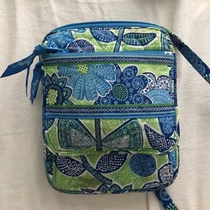 adorable vera Bradley crossover bag