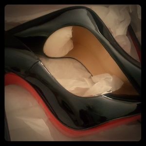 Christian louboutin 71/2 womens red bottom heel