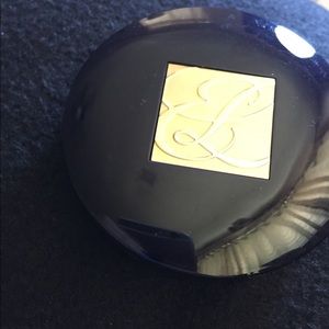 Estée Lauder stay in place powder make up