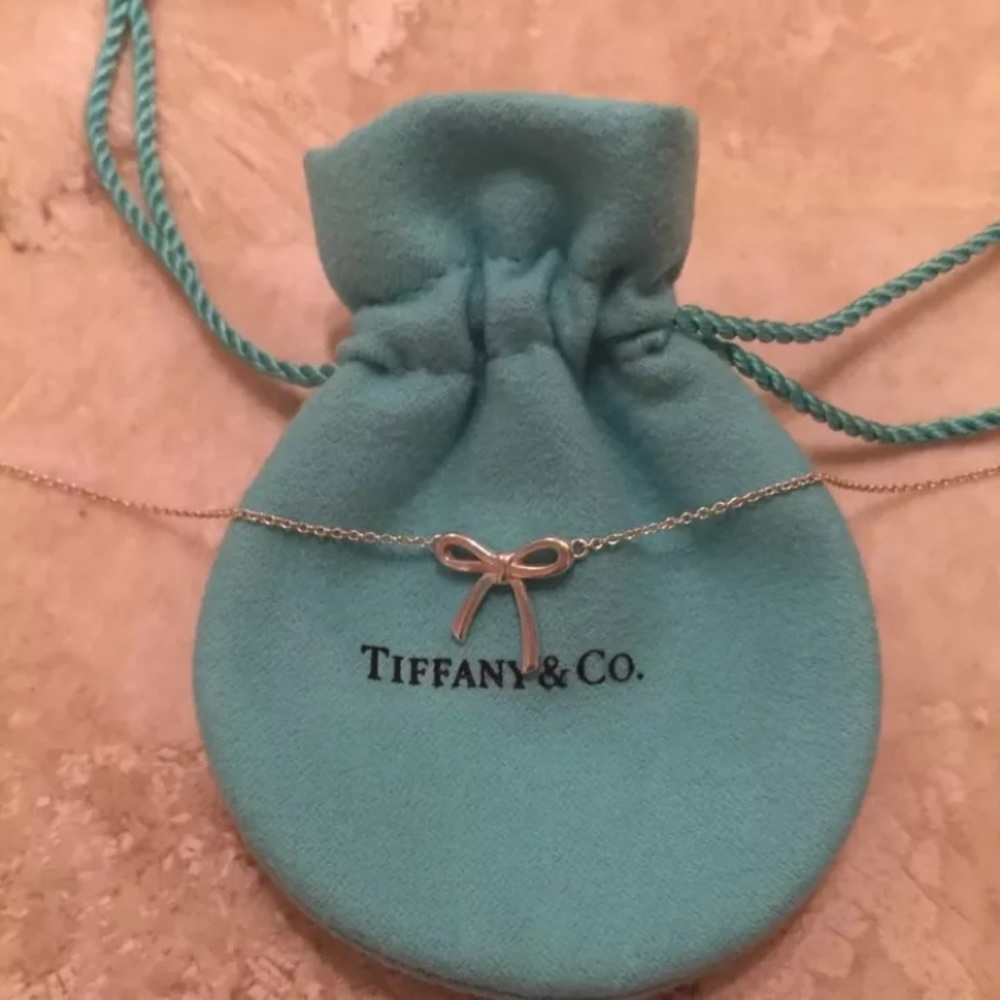 🌺🌸Tiffany & co. Bow necklace🌺🌸