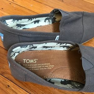 Grey Toms