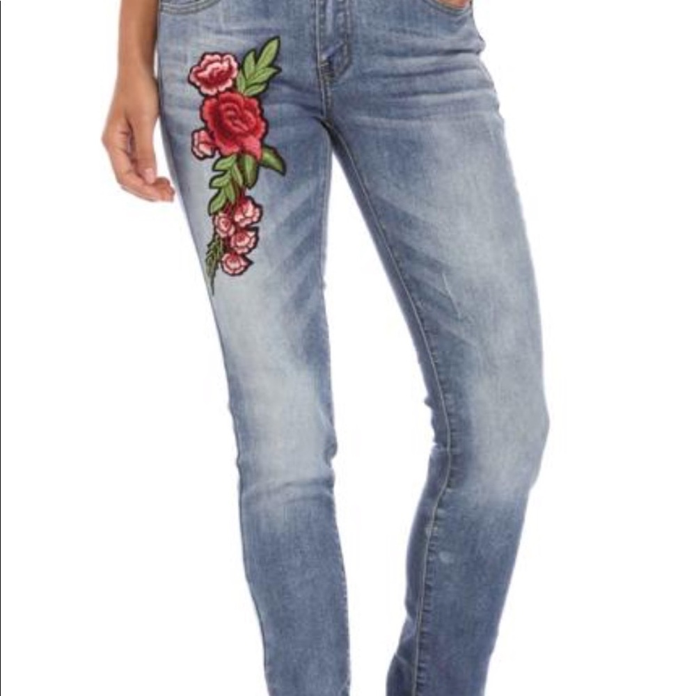 ‼️NWT‼️Denim, rose patched, slim fit jeans